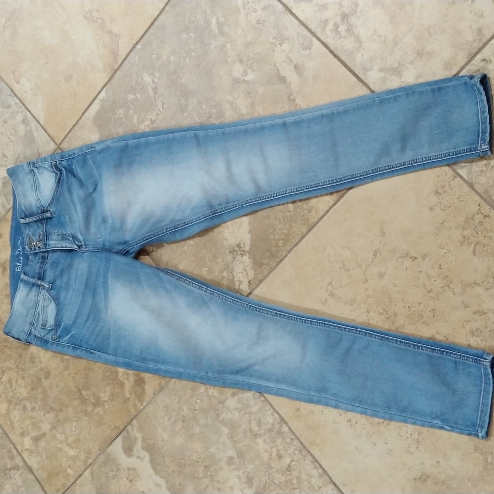 Blue Desire, Size 7, light blue jeans